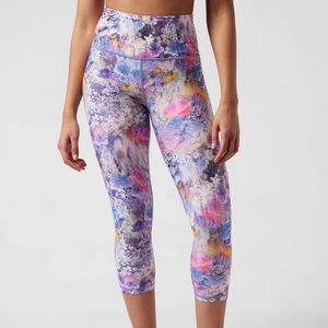 Athleta - Like new - Elation Capris - size Medium